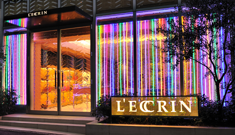 We welcome you with cheerful fluorescent neon colours! | L'ecrin